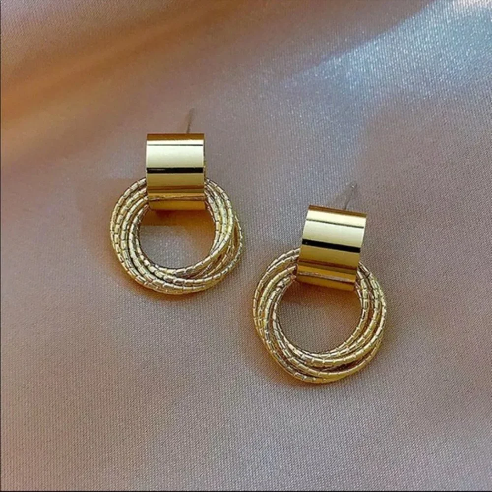 Stunning Gold Circle Earrings